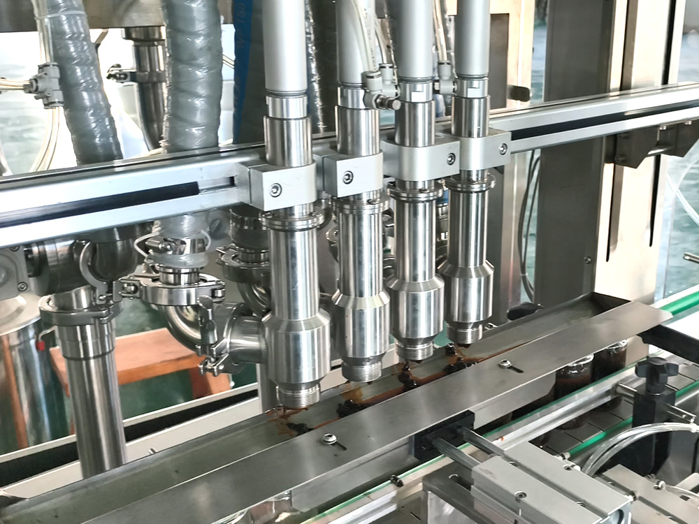 全自動(dòng)辣椒醬灌裝機(jī)高清實(shí)拍