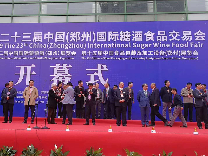 大型自動(dòng)化灌裝機(jī)在鄭州國(guó)際糖酒交易會(huì)優(yōu)勢(shì)盡顯